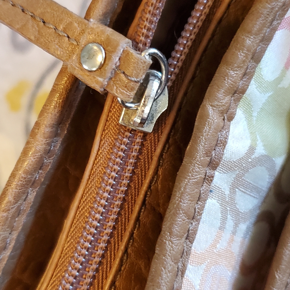 Etienne Aigner Shoulder Purse⚜️🤎⚜️ - Picture 7 of 10